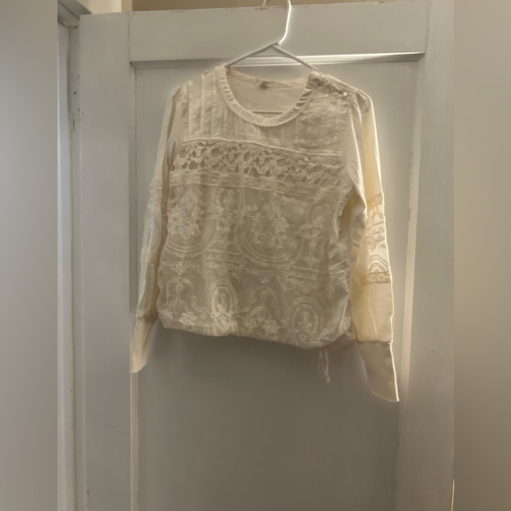 Chic Lace Women's Blouse in Cream